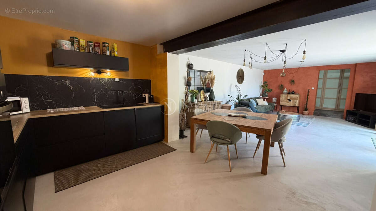 Propriété de 190 m² avec appartement indépendant, piscine et prestations haut de gamme - photo 6