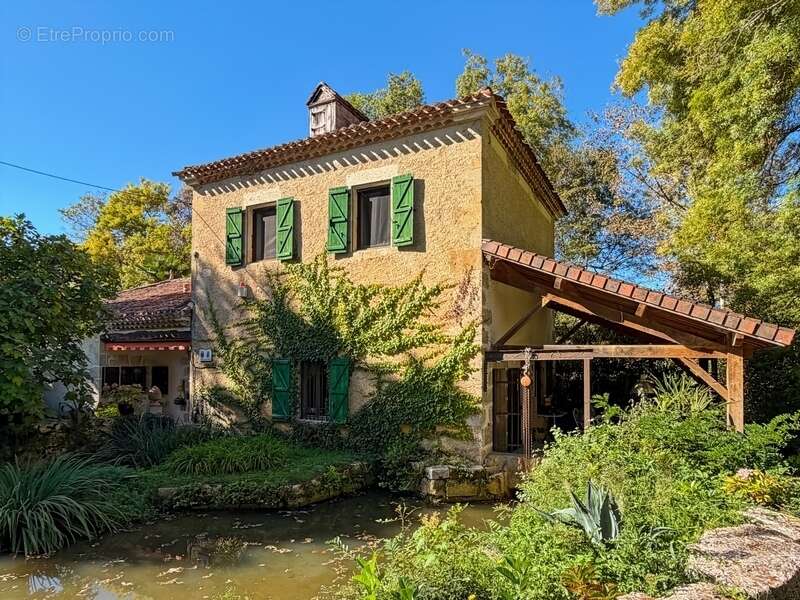 Maison à VIC-FEZENSAC