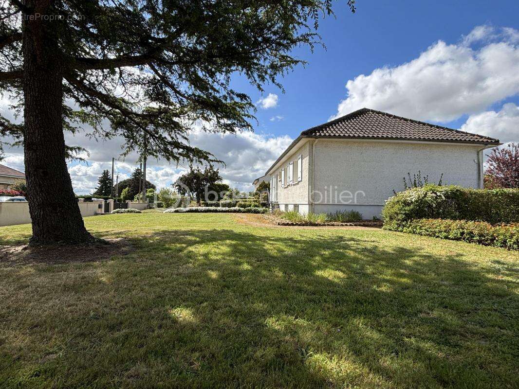 Maison à DANGE-SAINT-ROMAIN