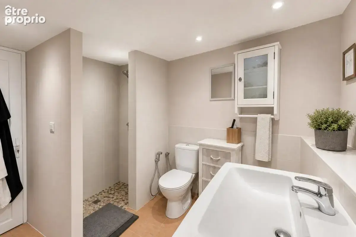 Ensemble immobilier de caractère de 290 m2 avec Gîte - Noaillan - photo 9