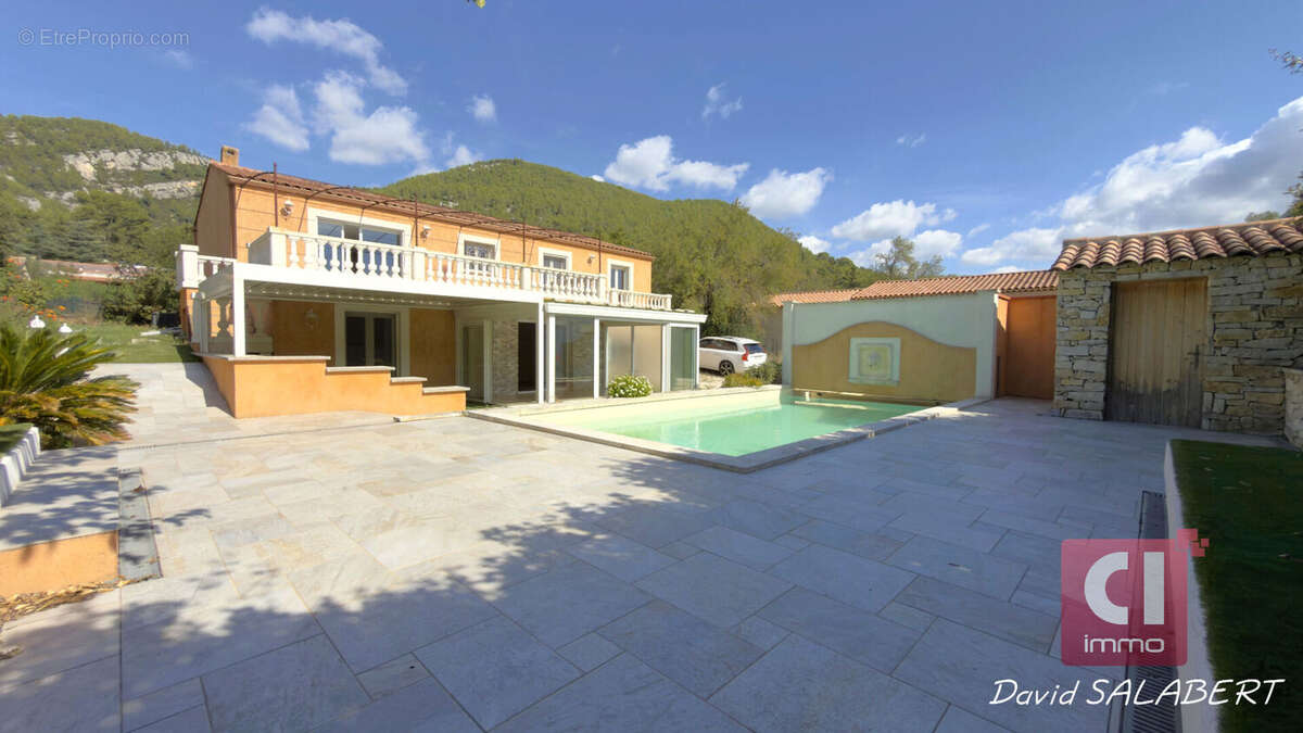 Maison à CUGES-LES-PINS