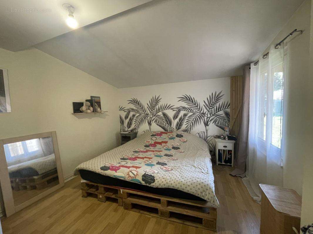 Maison à NOTRE-DAME-DE-SANILHAC