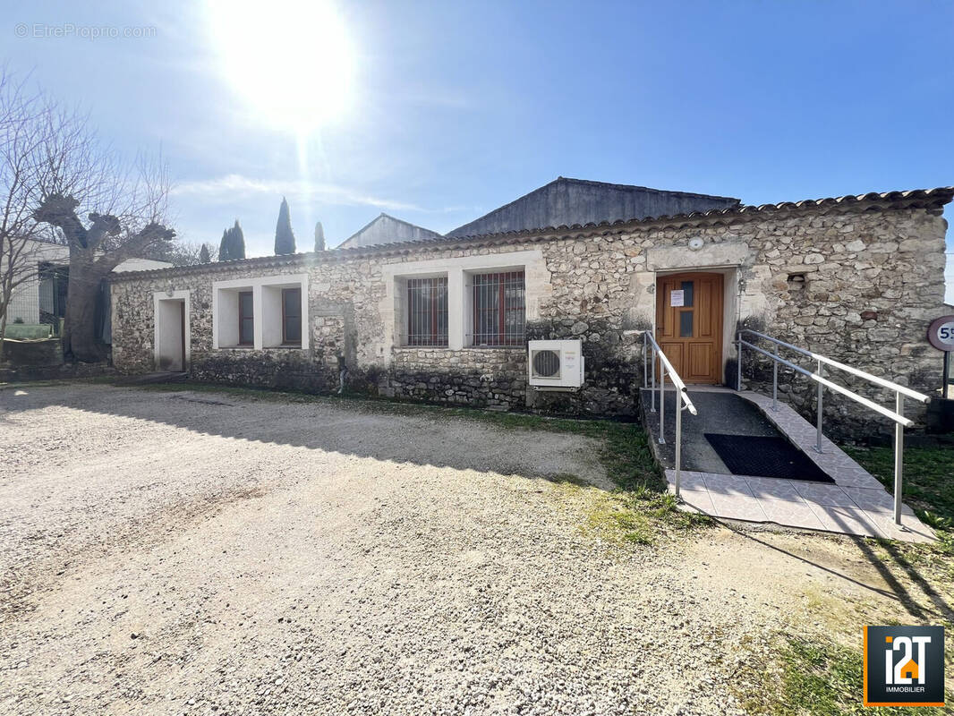 Commerce à SAINTE-ANASTASIE