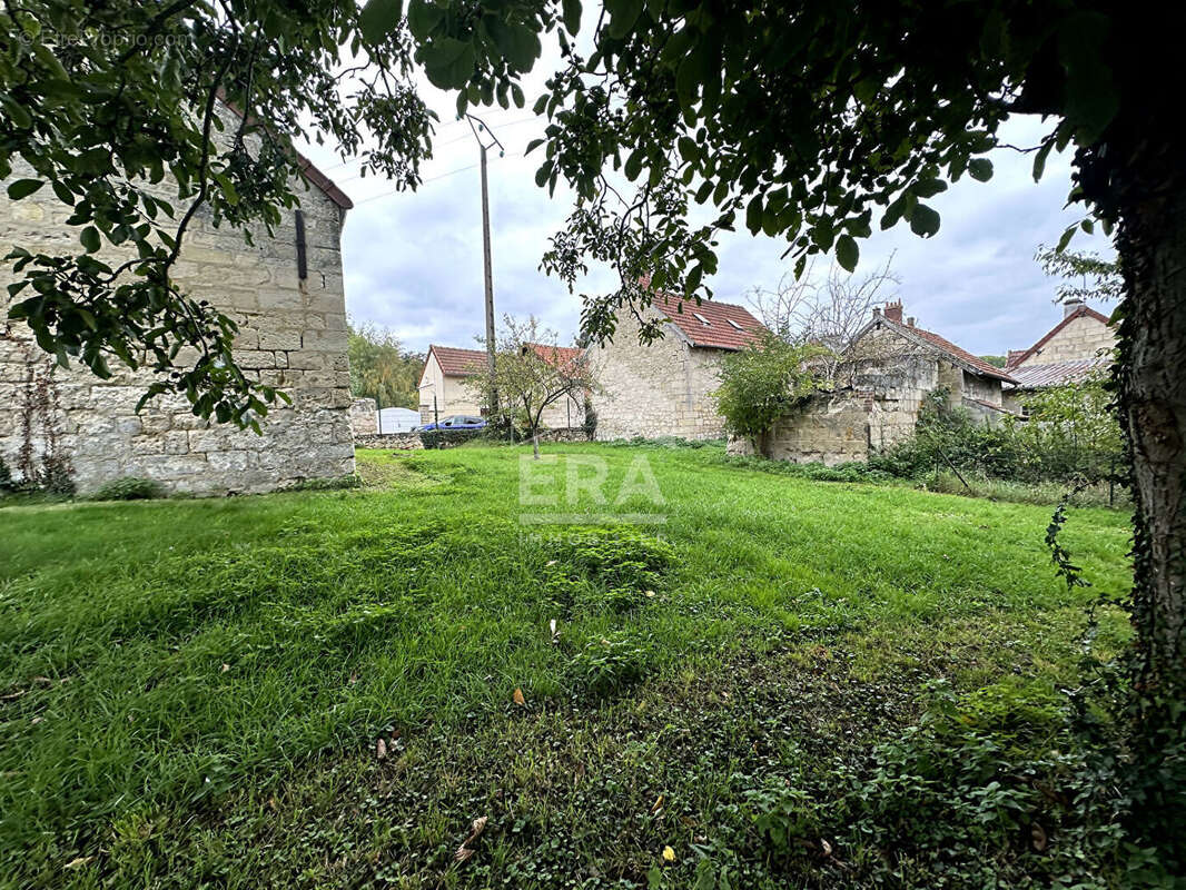 Maison à COUCY-LE-CHATEAU-AUFFRIQUE