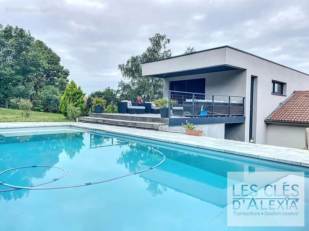 Maison à CHATEAUNEUF