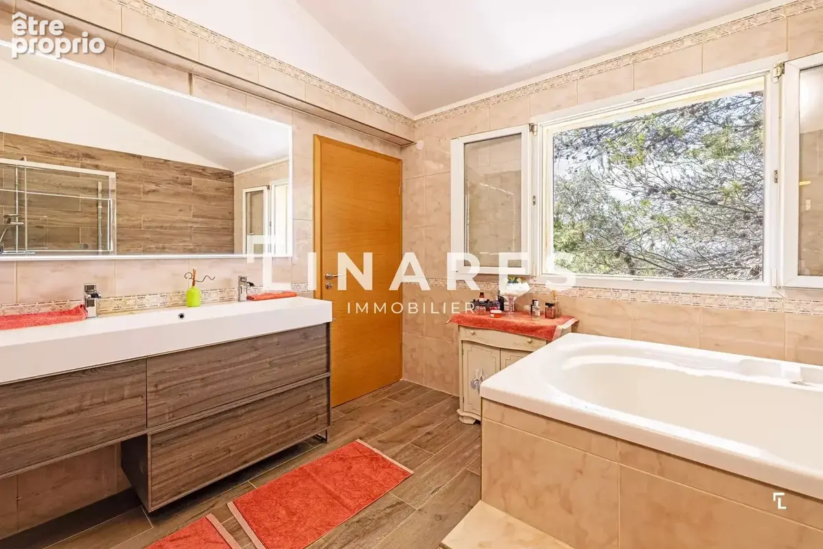 SIGNATURE - Villa 265m² (Sous-sol aménagé 62m²) - Piscine - Garage 44m²  - Parcelle de 1163m² - 13011 Les Camoins - photo 17