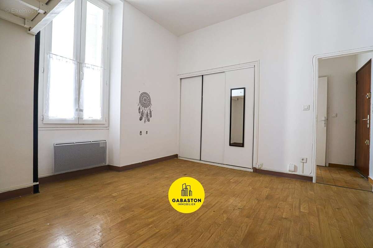 Appartement à MARSEILLE-4E