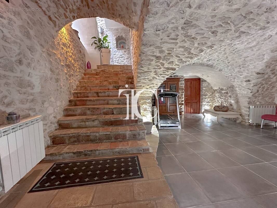 Maison à SAINT-VICTOR-DE-MALCAP