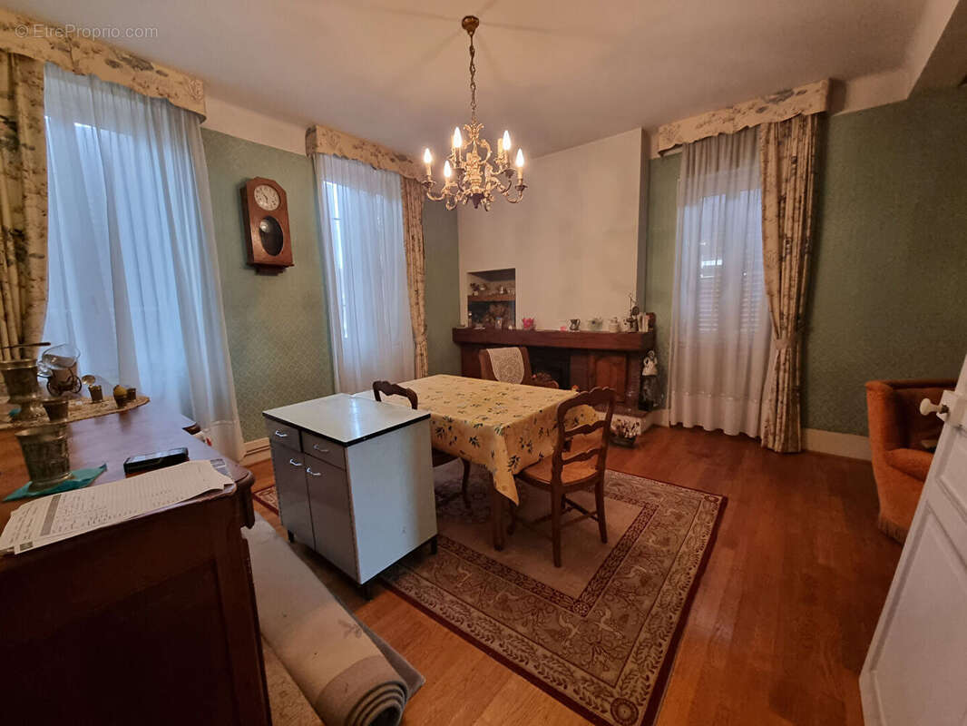 Appartement à YZEURE