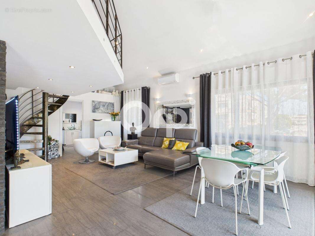 Maison à MANDELIEU-LA-NAPOULE