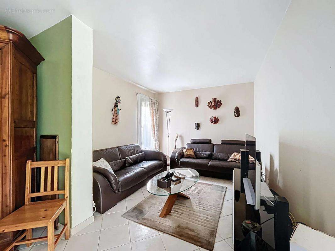 Maison à VOISINS-LE-BRETONNEUX