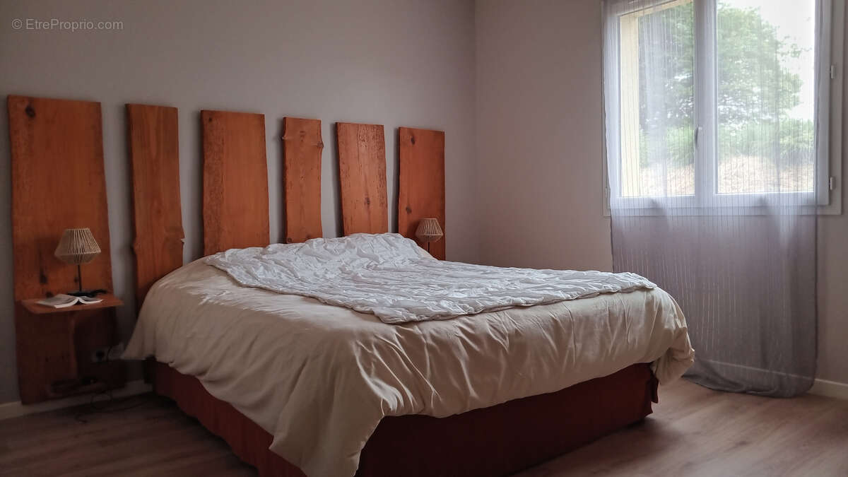 Maison 107 m² à Saint-Priest-Les-Fougeres  - photo 7