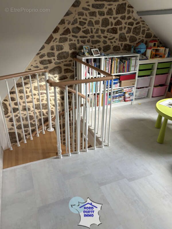 Maison à LASSAY-LES-CHATEAUX