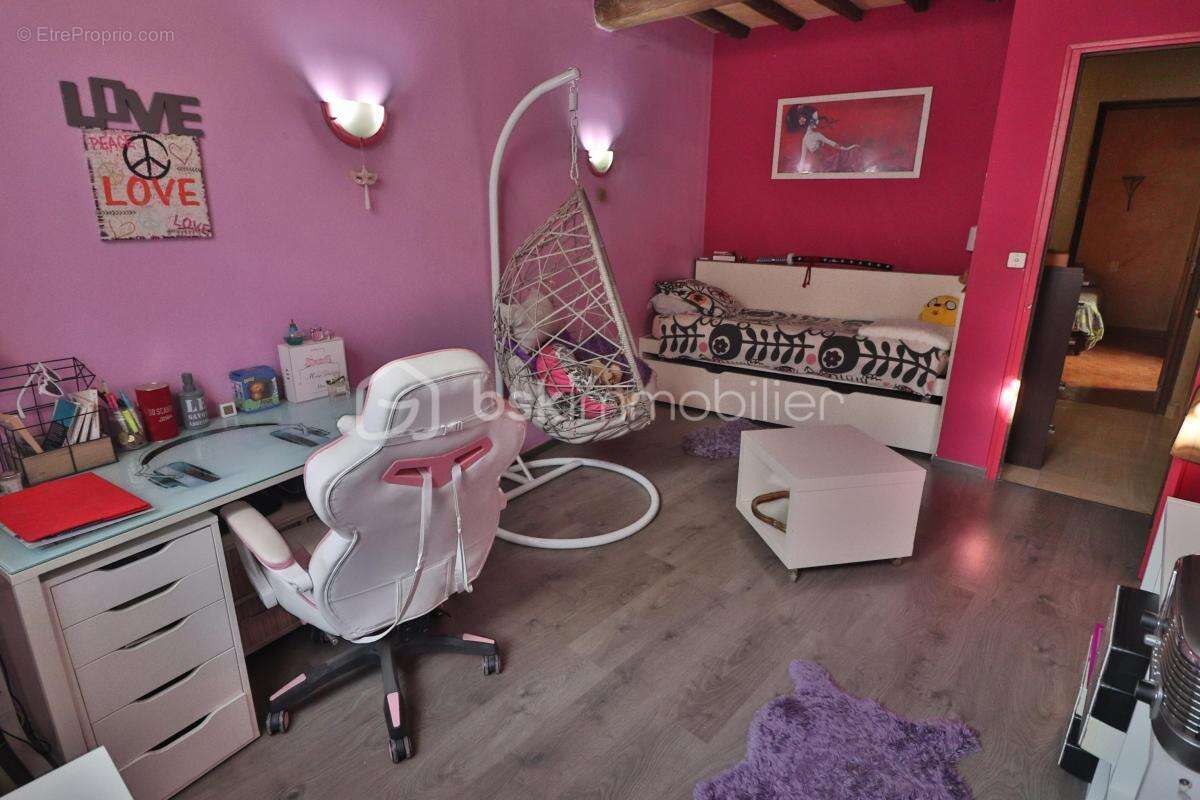 Maison de village R+3 de 169m², 4 chambres, garage, terrasse extérieure - photo 13