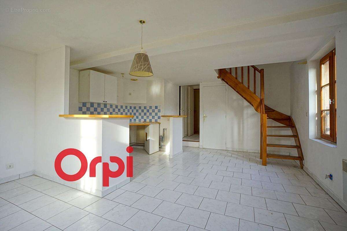 Ideal investisseur, Immeuble à vendre au cœur historique d'Orbec - photo 2