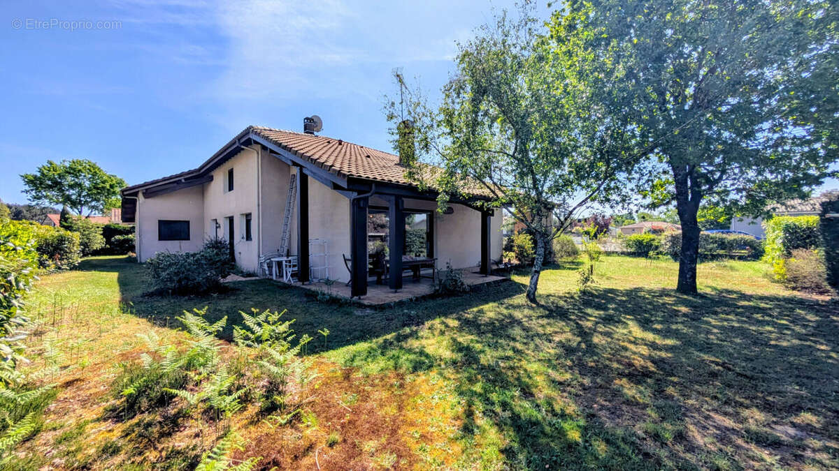 Belle villa cossue F8 sur terrain arboré 900 m² - photo 3