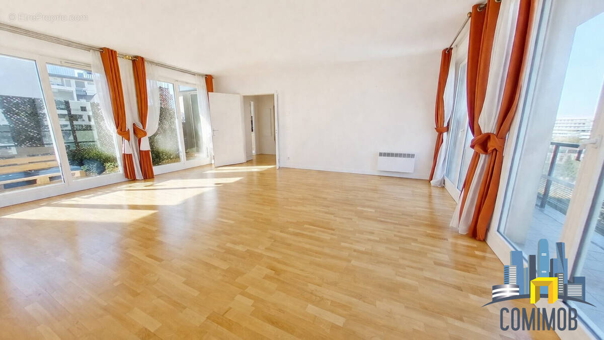 Appartement à COURBEVOIE