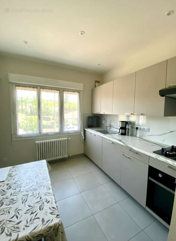 SOUS COMPROMIS -Maison agréable type T4/5 dans un quartier calme - photo 4