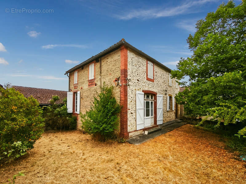 Dpt Gers (32), à vendre SAINT MONT Maison ancienne T4 de 160 m² habitables en plain pied + grenier aménageable + grange attenant - photo 14