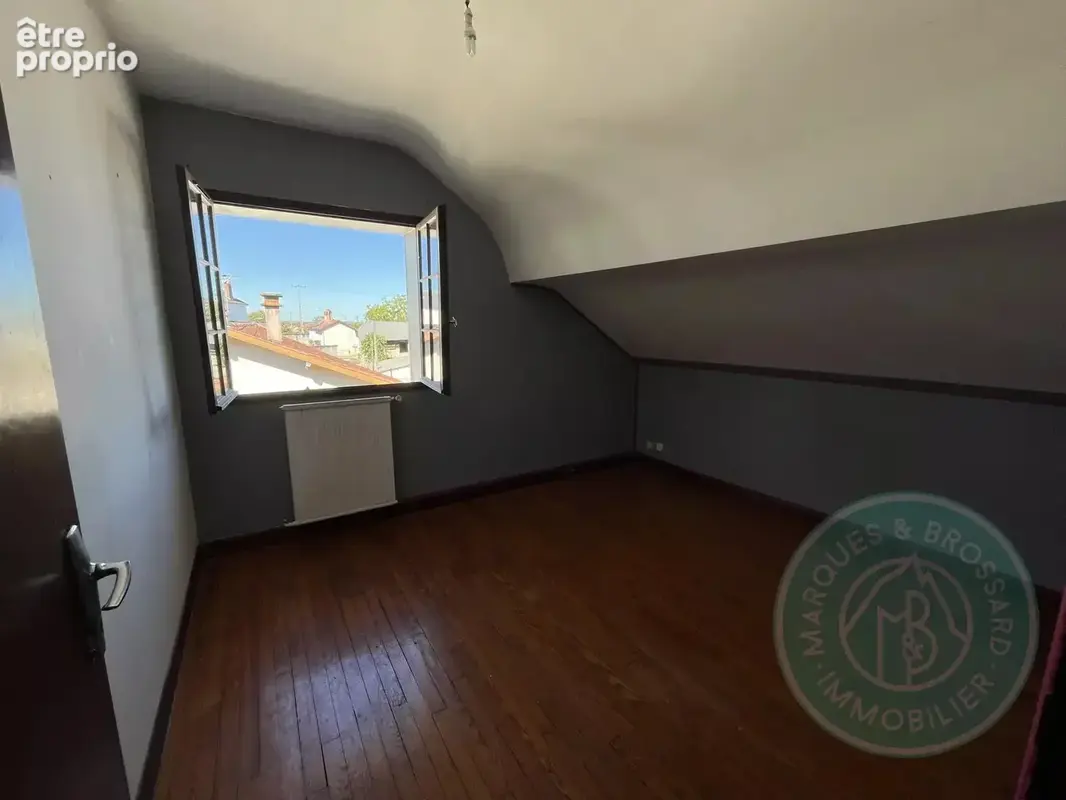 Orleix – Maison 4 chambres avec grange et beau potentiel - photo 9
