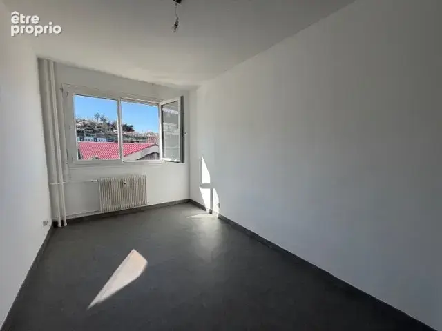 Appartement T3 – 65 m² avec parking – proximité chateaucreux louer pour investisseur - photo 4