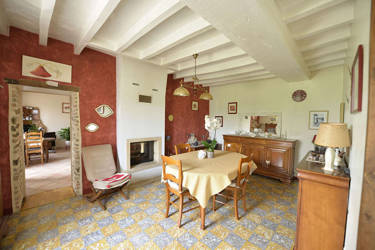 Maison à FROMENTIERES