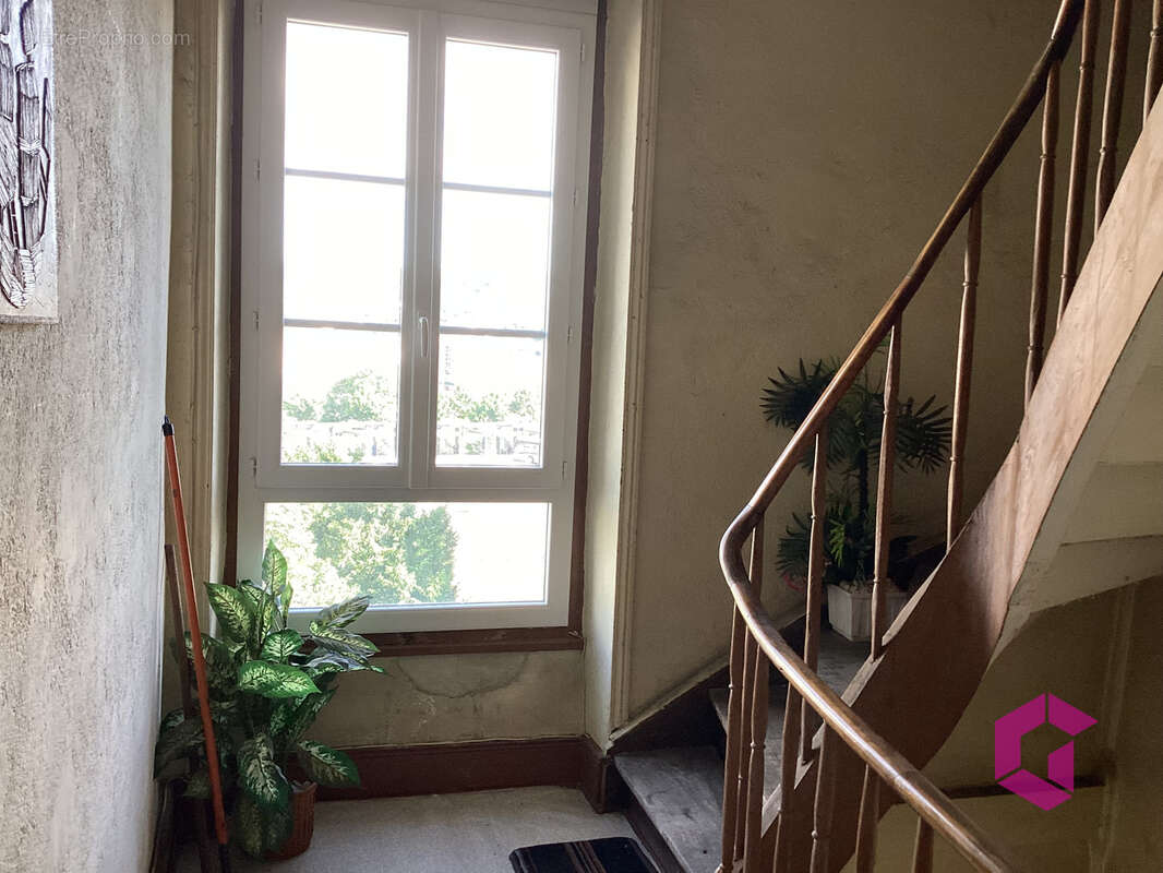 EN EXCLUSIVITE ! appartement traversant au 2ème et dernier étage, à rénover,  avec cave et grenier - photo 13