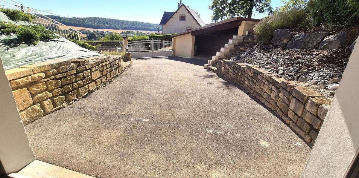 Belle Propriété Contemporaine ou Superbe Villa de 166 m² entièrement rénovée avec sa Piscine sécurisée de 40 m², Balcon, Terrass - photo 17