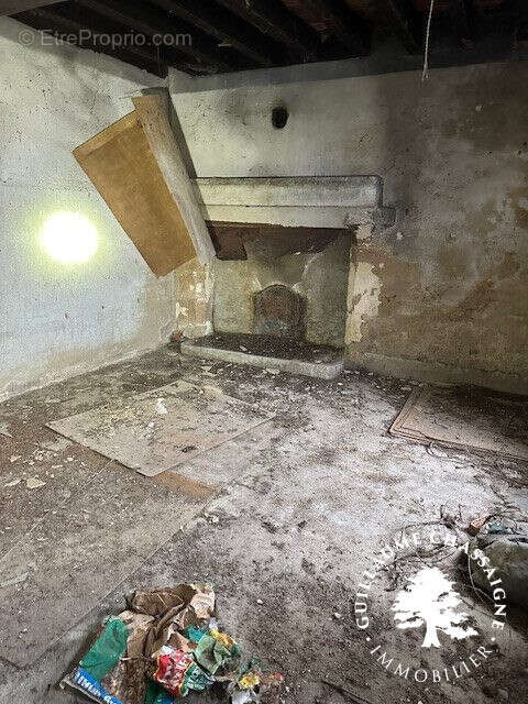 Maison à SAINT-ELOY-DE-GY