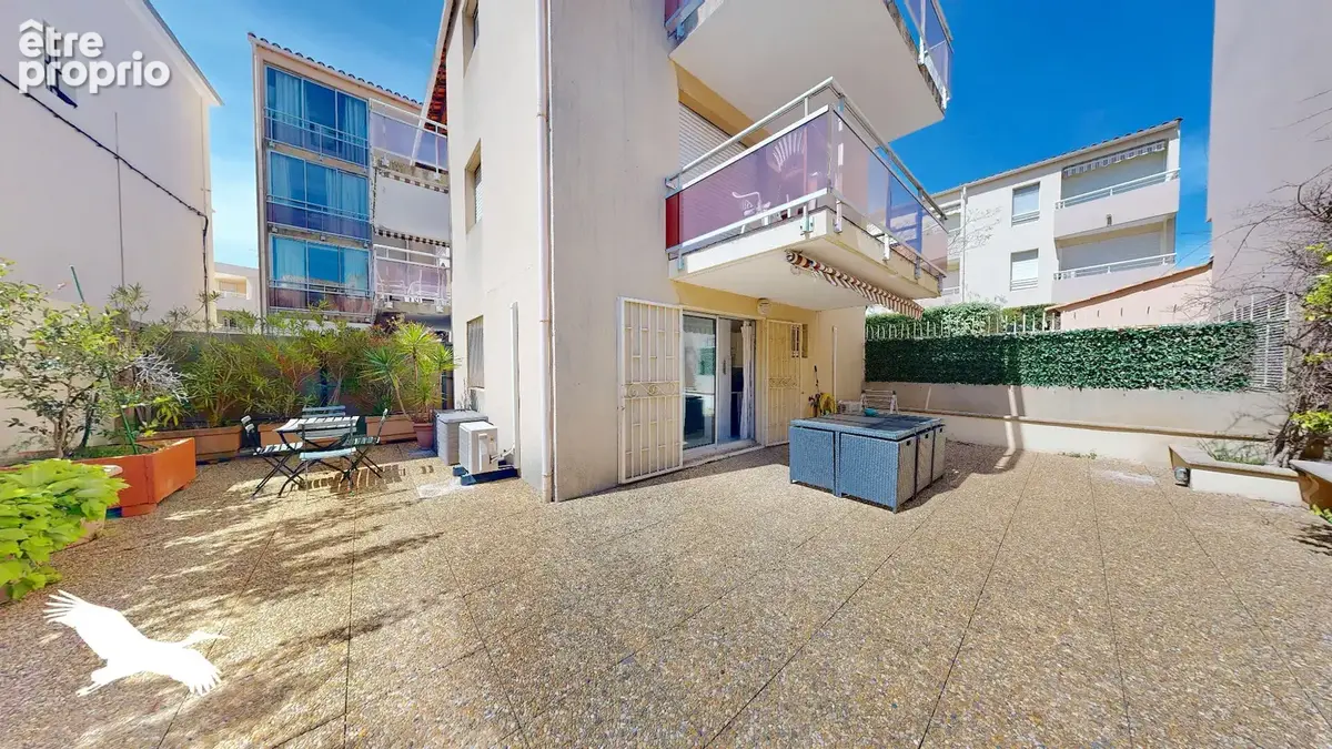 A VENDRE - Bandol Centre - Proche du Port et de la Plage - Appartement 2 pièces 36m² avec terrasse de 84m² - photo 3