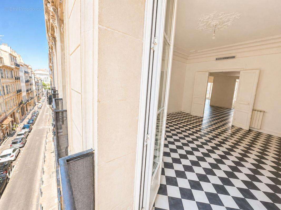Appartement à MARSEILLE-1E