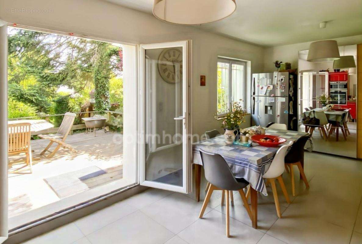 Magny les hameaux (78) - maison - 8 pieces - 211m2 - 6 chambres - terrain 680m2 - residentiel - terrasse - comble amenageable -  - photo 7