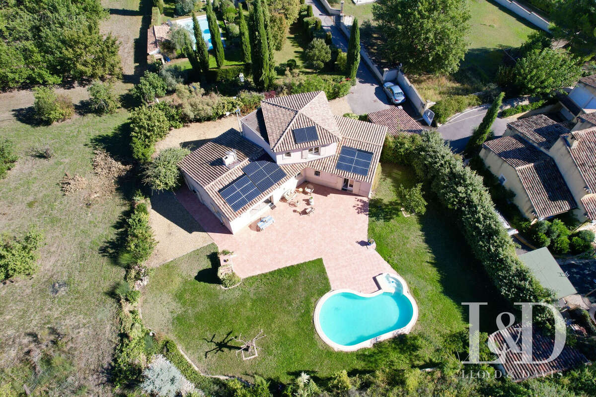 Maison à SAINT-ESTEVE-JANSON