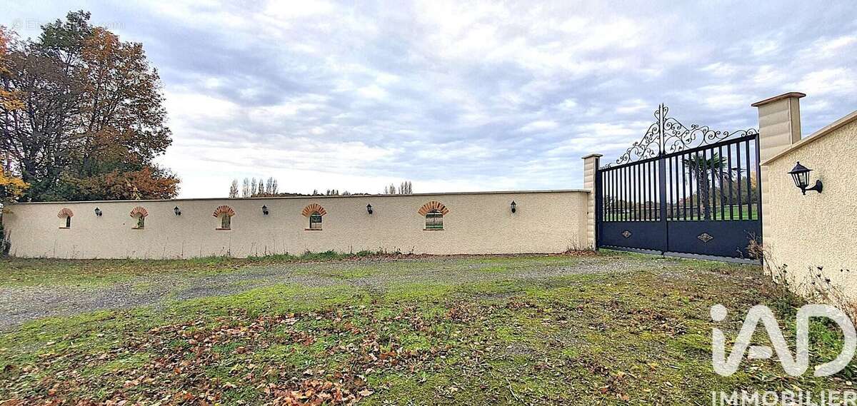 Photo 2 - Commerce à DAMMARTIN-EN-SERVE