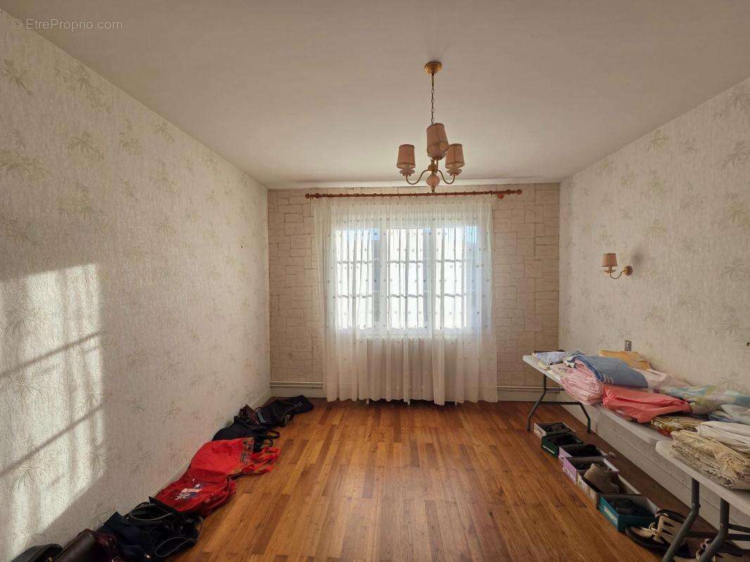 Maison à FONTCOUVERTE