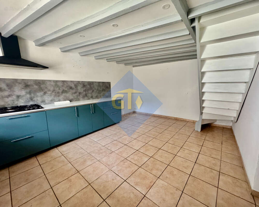 Maison à LAUDUN-L'ARDOISE