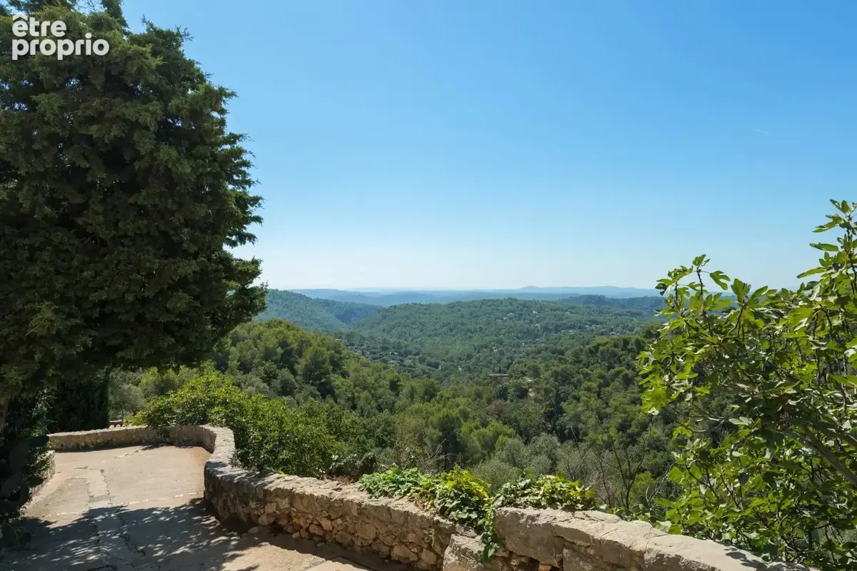 Tourrettes-sur-Loup - Maison de village rénovée avec vaste cave de 40 m² - photo 15