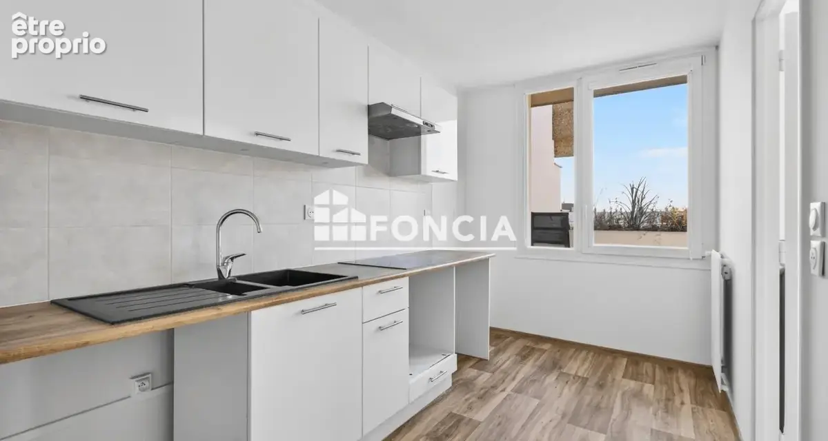 Opportunité : appartement T3 rénové avec balcon et parking, avenue Carnot à Trappes, aux portes de la gare - photo 2