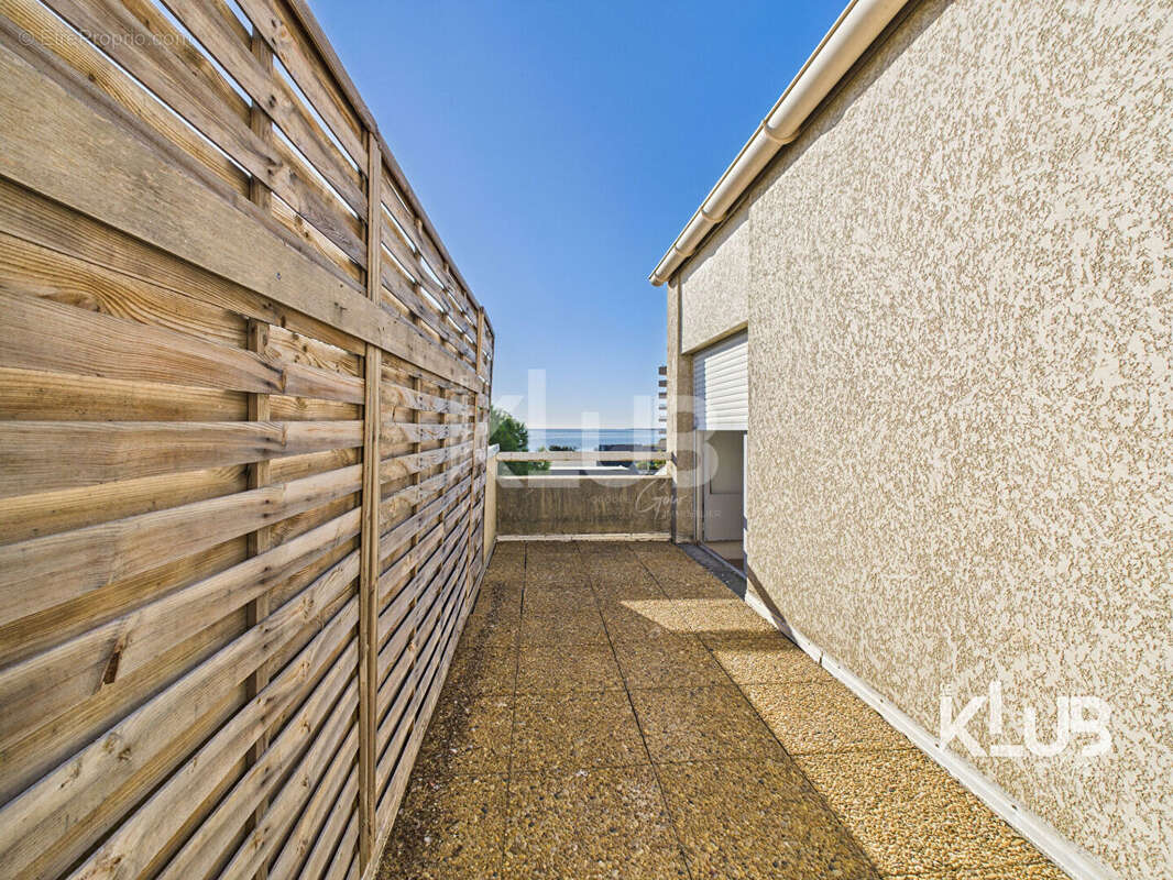 Appartement T4 - Dernier étage -  Bastia -  Vue mer partielle - photo 2