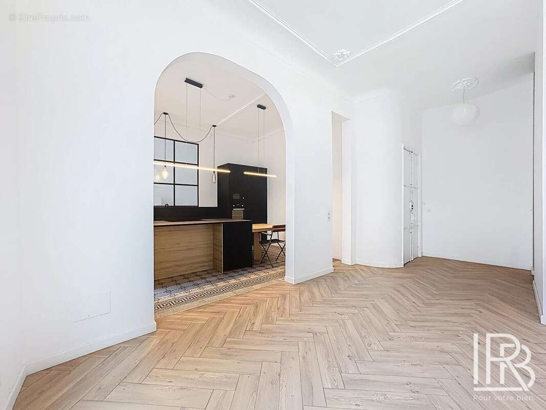 Appartement à MARSEILLE-1E