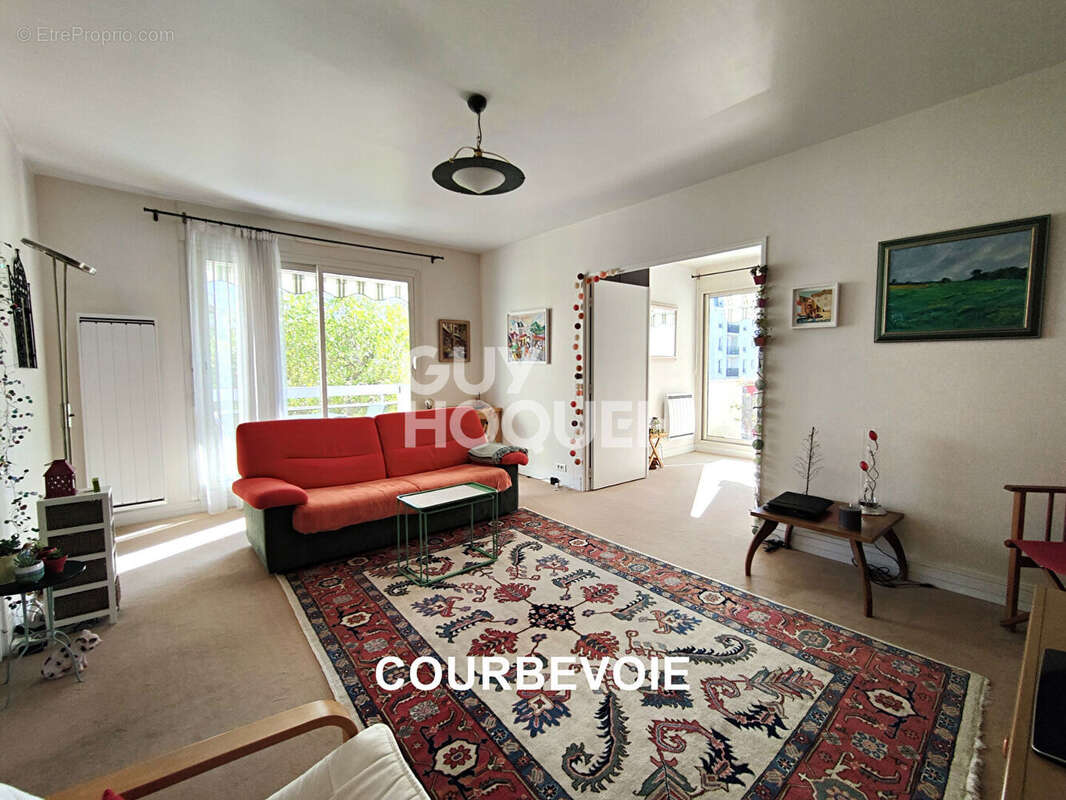 Appartement à COURBEVOIE