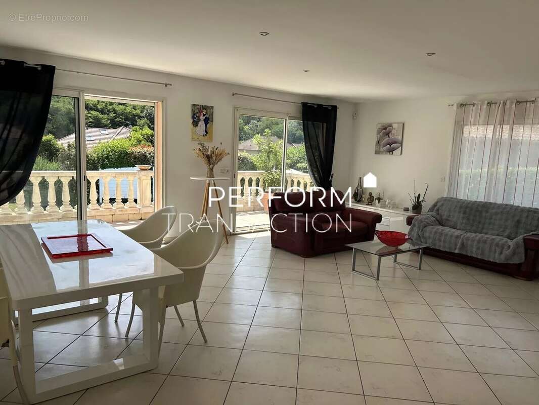 Maison à SAINT-NAZAIRE-LES-EYMES