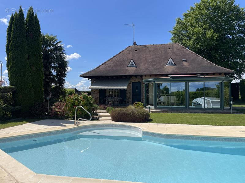 Maison à ARNAC-POMPADOUR