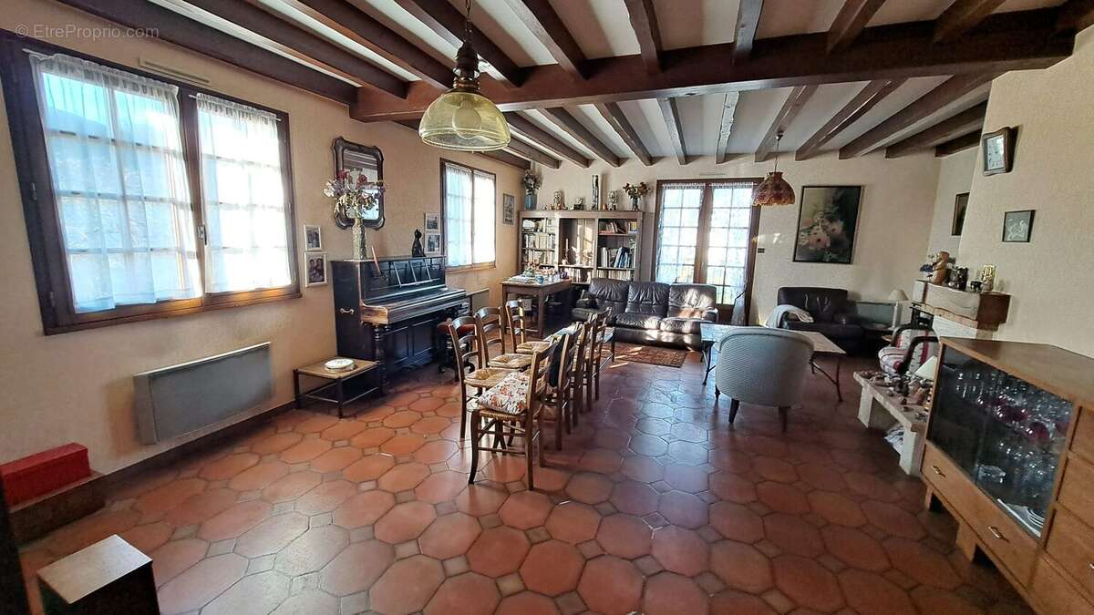 Salon séjour  - Maison à POITIERS