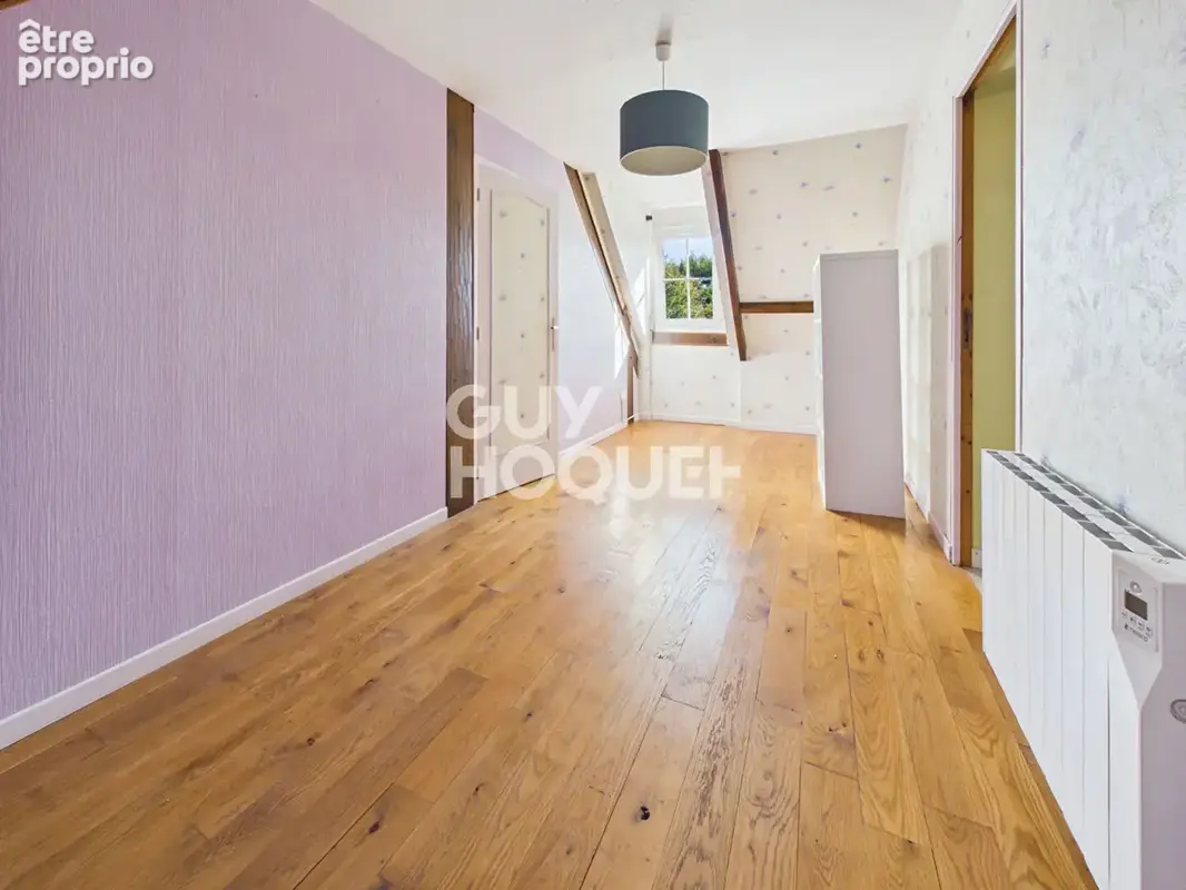 LA SAUSSAYE - Maison de 112 m², 3 chambres + bureau, terrain de 758 m² avec cheminée et poutres apparentes - photo 11
