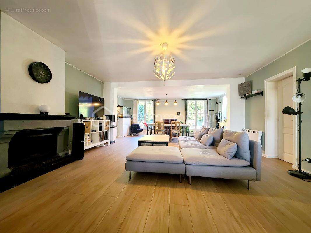 Maison à SAVIGNY-LE-TEMPLE