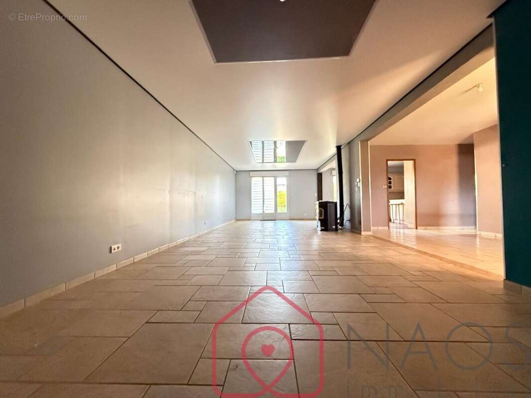 Maison à LA NEUVILLE-A-MAIRE