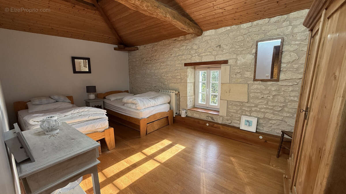 Maison à MORTAGNE-SUR-GIRONDE