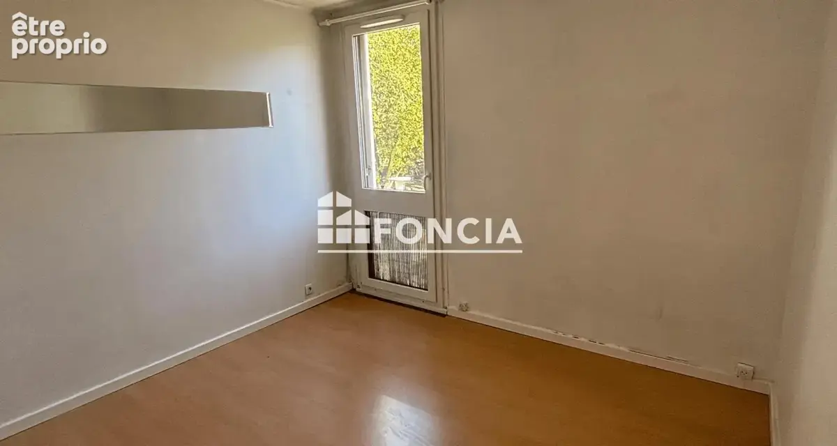 3 pièces au premier étage sans ascenseur avec grand balcon filant, parking extérieur et cave, dans résidence arborée, sécurisée - photo 17