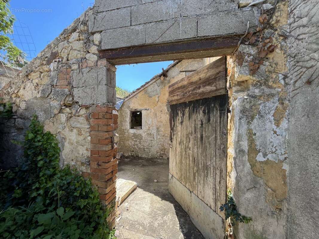 Maison 51 m² à Le Breil-Sur-Merize  - photo 8